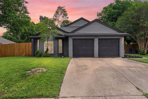 Photo of 114 Hollywood Drive, Glenn Heights, TX 75154 (MLS # 21255267)