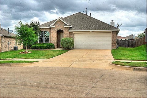 Photo of 5908 Pacers Lane, Fort Worth, TX 76179 (MLS # 21403201)