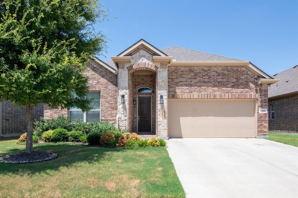 Photo of 12821 Coast Way, Fort Worth, TX 76244 (MLS # 21189027)