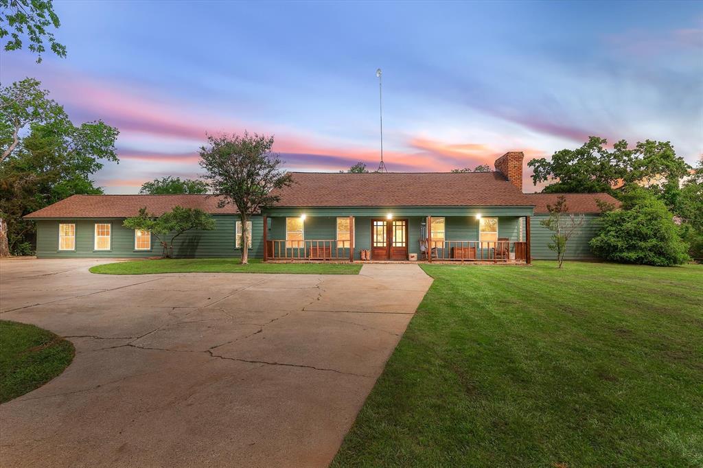 Kaufman, Texas, 75142, United States, 4 Bedrooms Bedrooms, ,3 BathroomsBathrooms,Residential,Active,2043830