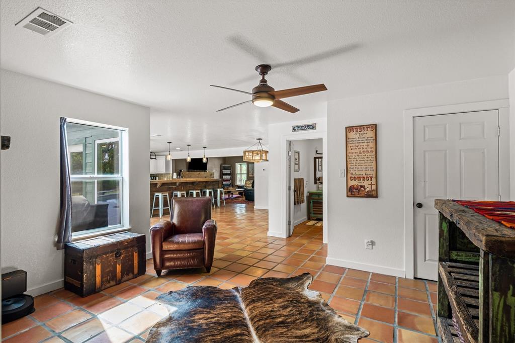 Kaufman, Texas, 75142, United States, 4 Bedrooms Bedrooms, ,3 BathroomsBathrooms,Residential,Active,2043830