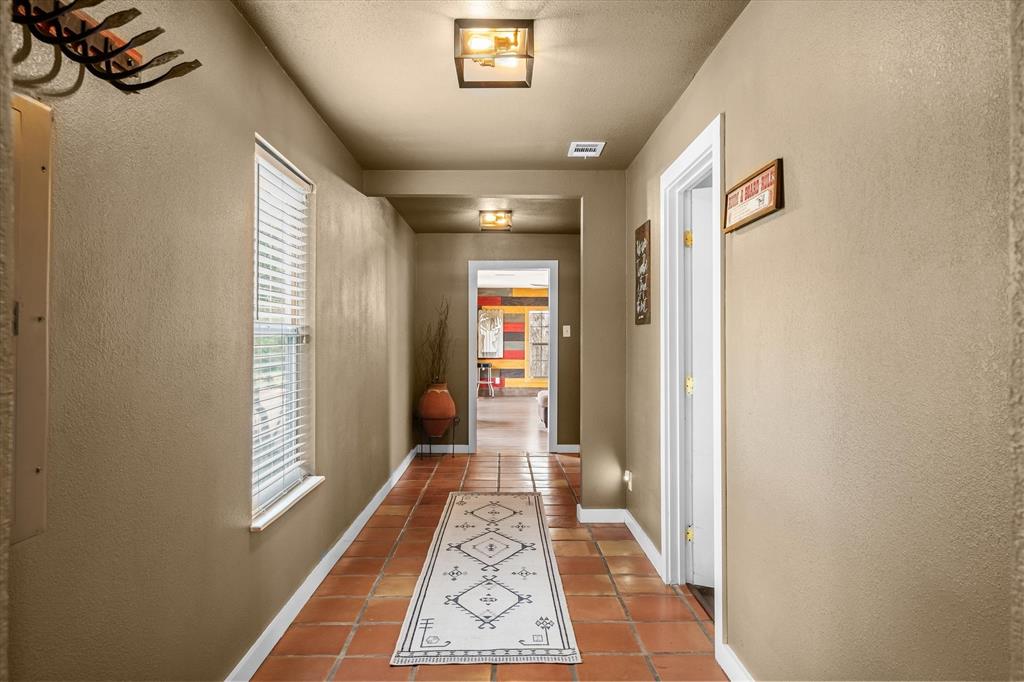 Kaufman, Texas, 75142, United States, 4 Bedrooms Bedrooms, ,3 BathroomsBathrooms,Residential,Active,2043830