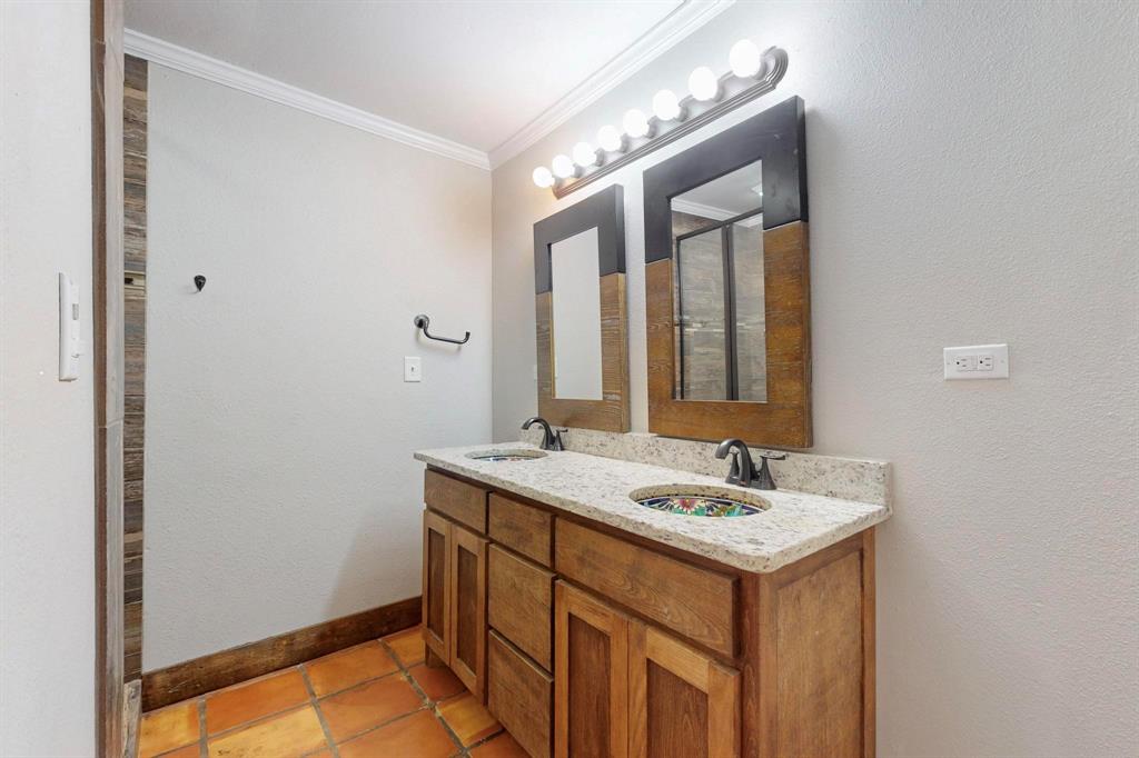 ABST 475 TR 23 S KINSEY - Residential