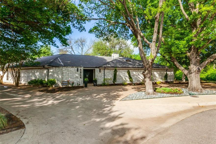 This beautifully updated single-story contemporary home offers 4 bedrooms, 3 full baths, and 3,226 sq ft of light-filled living space, featuring vaulted ceilings, skylights, luxury engineered wood flooring, and expansive windows overlooking the serene creekside lot. The open kitchen showcases marble countertops and modern finishes, while the spacious primary suite includes a garden tub, dual vanities, a walk-in closet, and peaceful views of the backyard oasis. Outdoors, enjoy an inviting gunite pool, spa, mature landscaping, and a quiet greenbelt setting on a 0.28-acre lot with a swing-drive entry and oversized 2-car garage. Located in the highly desirable Prestonwood community and zoned to top-rated Richardson ISD schools, this home blends contemporary style, natural beauty, and exceptional convenience in one of North Dallas’s most sought-after neighborhoods.