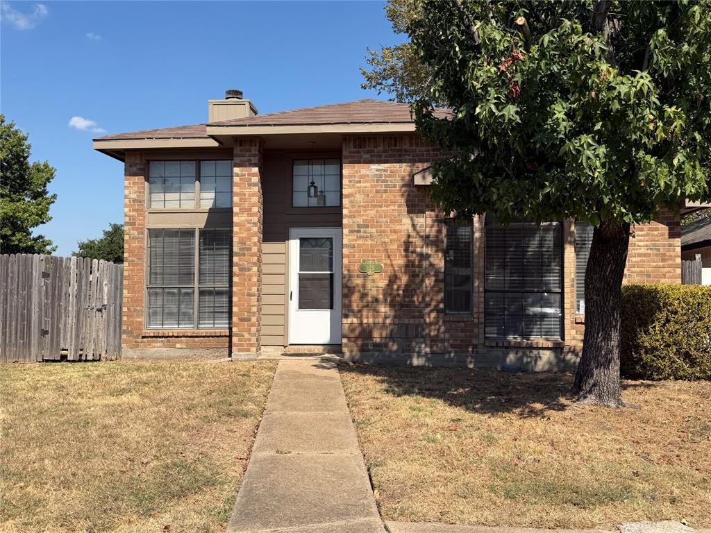 Photo of 425 Horse Shoe Bend, Mesquite, TX 75149 (MLS # 21375545)