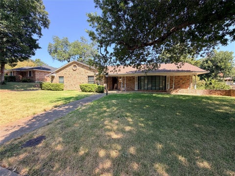 Photo of 921 Medalist Drive, Dallas, TX 75232 (MLS # 21371700)