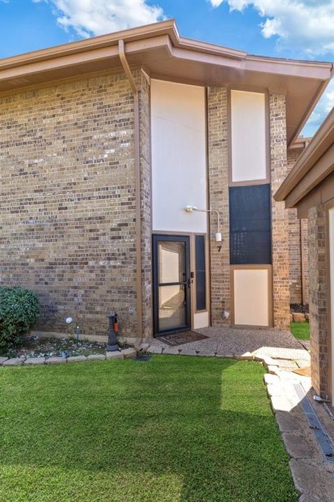 Photo of 7 Dewberry Court, Bedford, TX 76021 (MLS # 21205665)