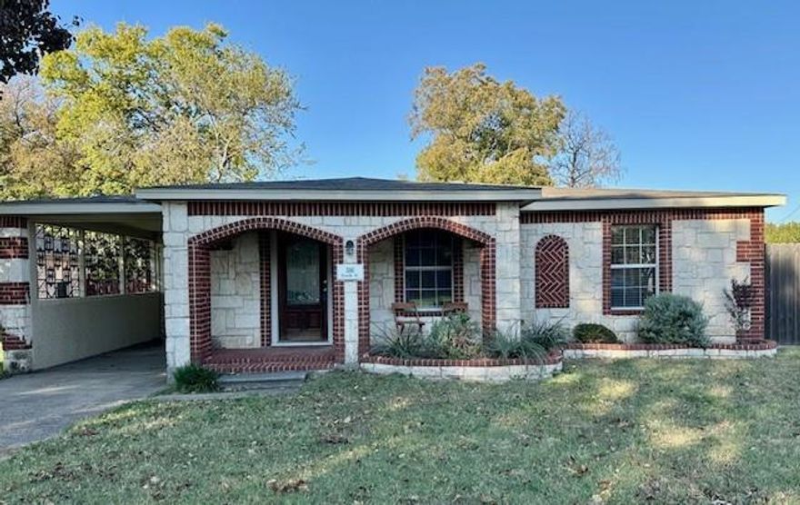 Absolute charmer literally walking distance from downtown. Private 2 bedroom home with a large entertainment size backyard. Home has been remodeled and in great shape. Bedrooms are split by a huge living area. Some floors have been brough back to original hardwoods. Bathroom has been remodeled and has oversized shower. Kitchen is bright and ample cabinet space. You are basically in your own world here and then 5 minutes from the downtown Celina life. Super cute house!