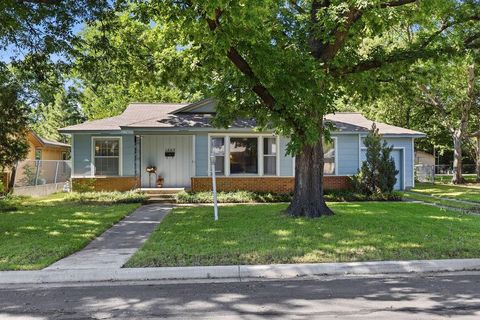 Photo of 1409 Broadway Street, Denton, TX 76201 (MLS # 21290741)