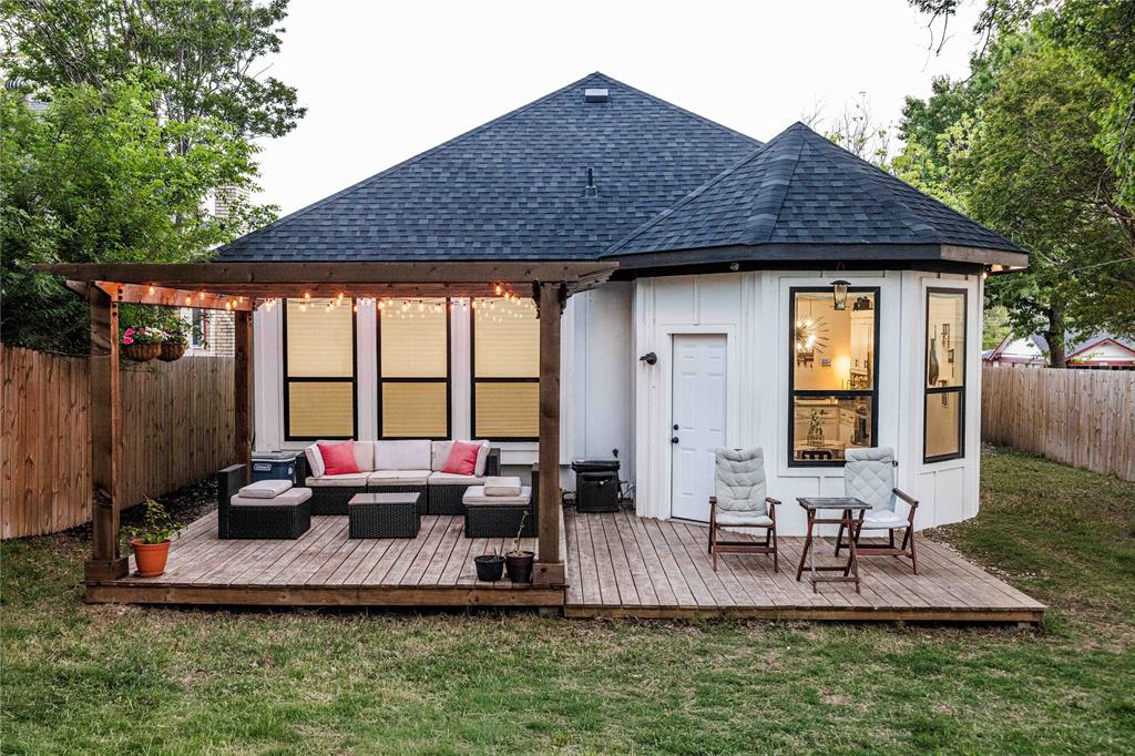 3231 Fairview Avenue