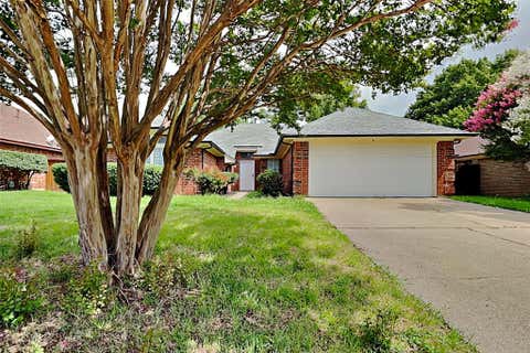 Photo of 546 Newberry Street, Grand Prairie, TX 75052 (MLS # 21315168)