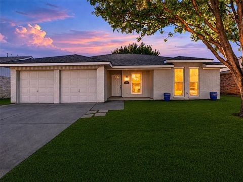 Photo of 7932 Berrybrook Drive, Watauga, TX 76148 (MLS # 21266725)
