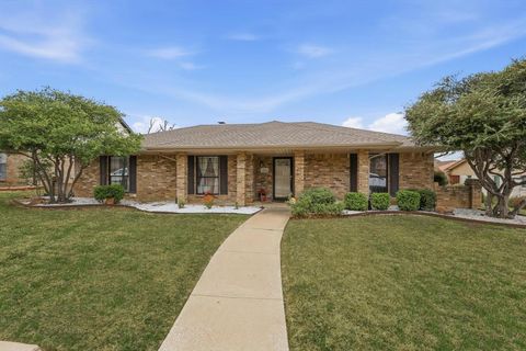 Photo of 1115 Wiltshire Drive, Carrollton, TX 75007 (MLS # 21197730)