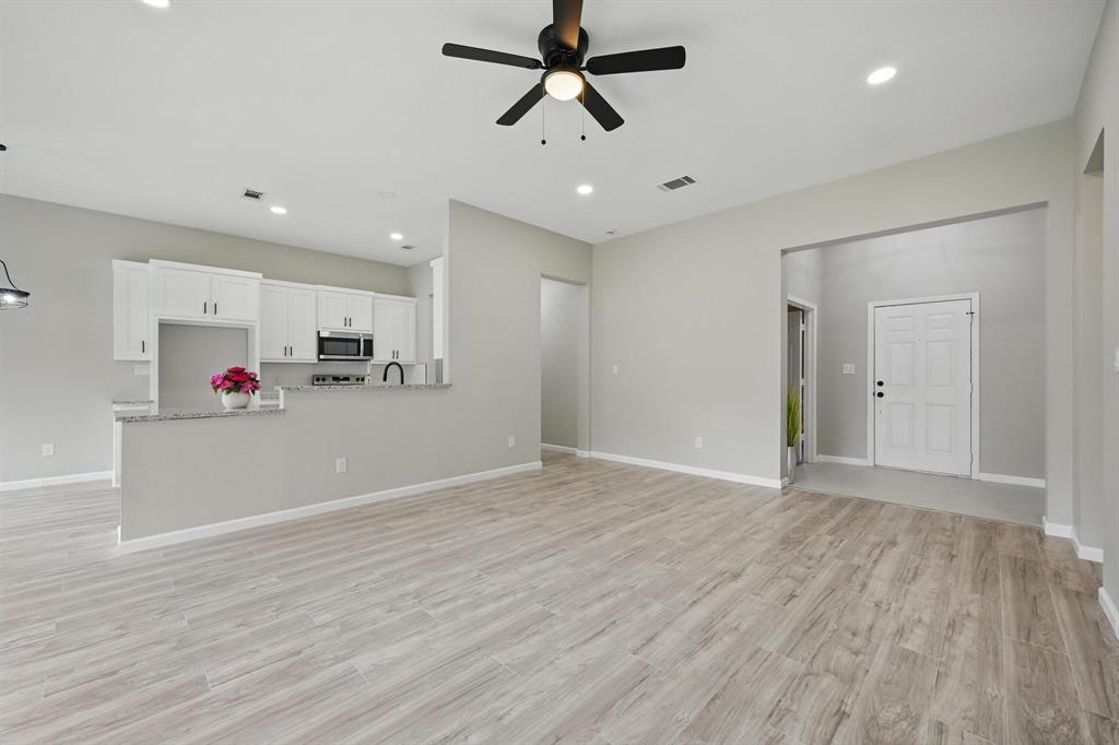 Shady Shores, Texas 76208, United States, 4 Bedrooms Bedrooms, ,2 BathroomsBathrooms,Residential,Pending,119920