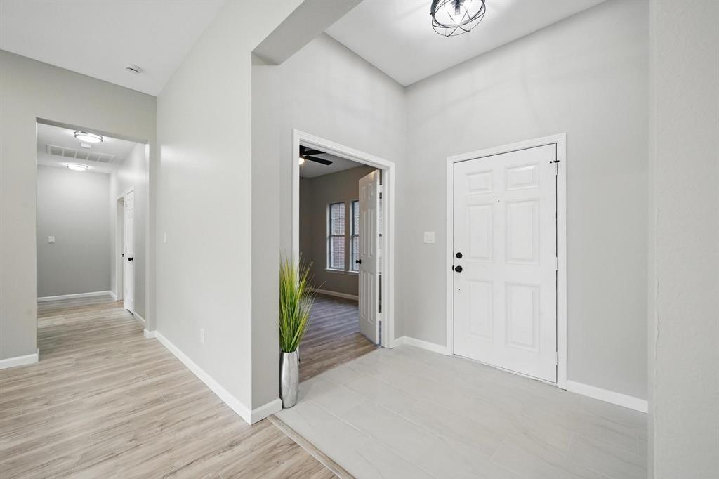 Shady Shores, Texas 76208, United States, 4 Bedrooms Bedrooms, ,2 BathroomsBathrooms,Residential,Pending,119920