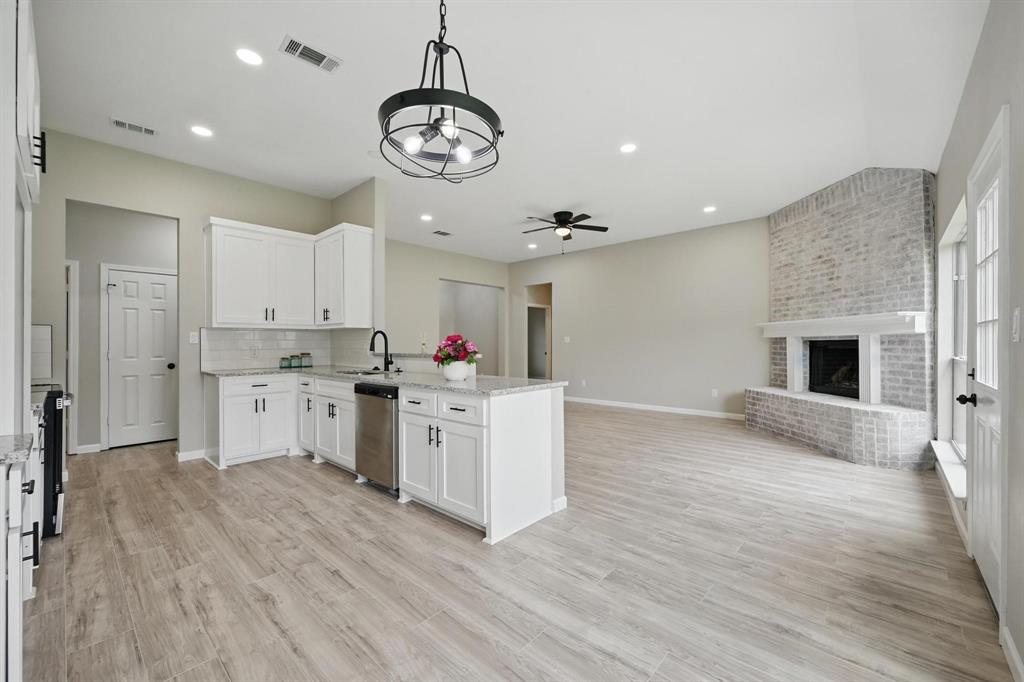 Shady Shores, Texas 76208, United States, 4 Bedrooms Bedrooms, ,2 BathroomsBathrooms,Residential,Pending,119920