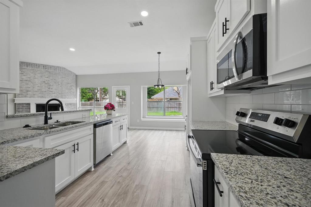 Shady Shores, Texas 76208, United States, 4 Bedrooms Bedrooms, ,2 BathroomsBathrooms,Residential,Pending,119920