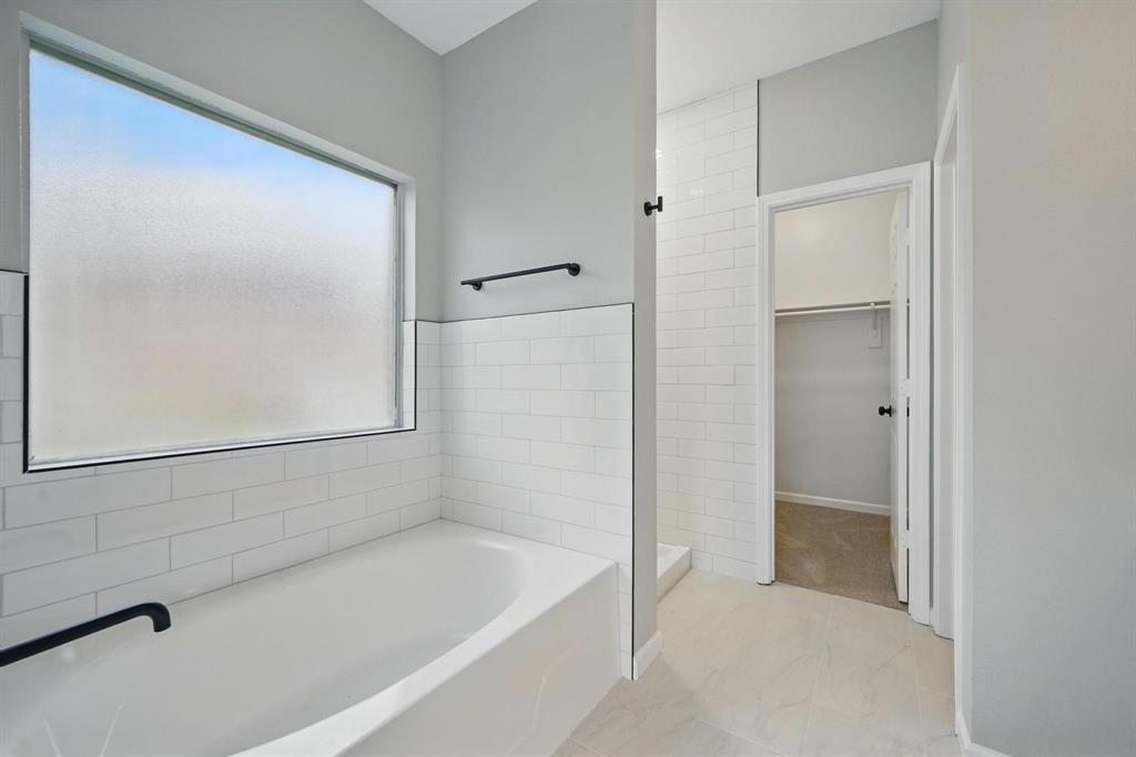 Shady Shores, Texas 76208, United States, 4 Bedrooms Bedrooms, ,2 BathroomsBathrooms,Residential,Pending,119920