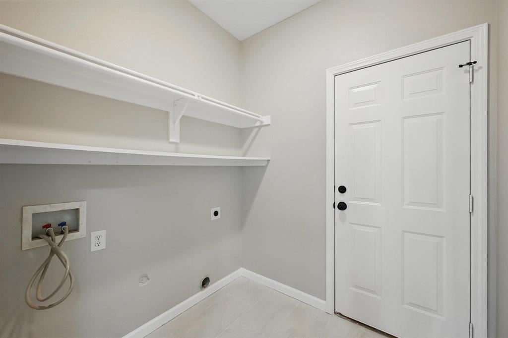 Shady Shores, Texas 76208, United States, 4 Bedrooms Bedrooms, ,2 BathroomsBathrooms,Residential,Pending,119920