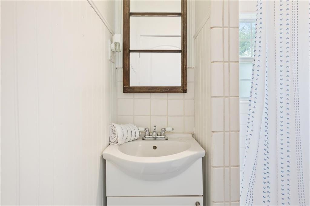 West, Texas 76691, United States, 2 Bedrooms Bedrooms, ,1 BathroomBathrooms,Residential,Pending,100786