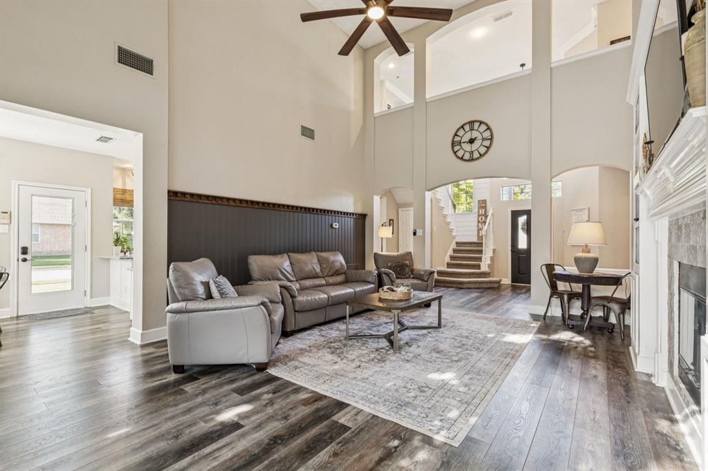 1532 Edinburgh Lane