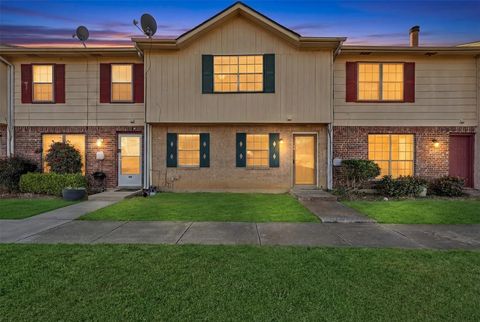 18 E Mountain Lane Grand Prairie TX 75052