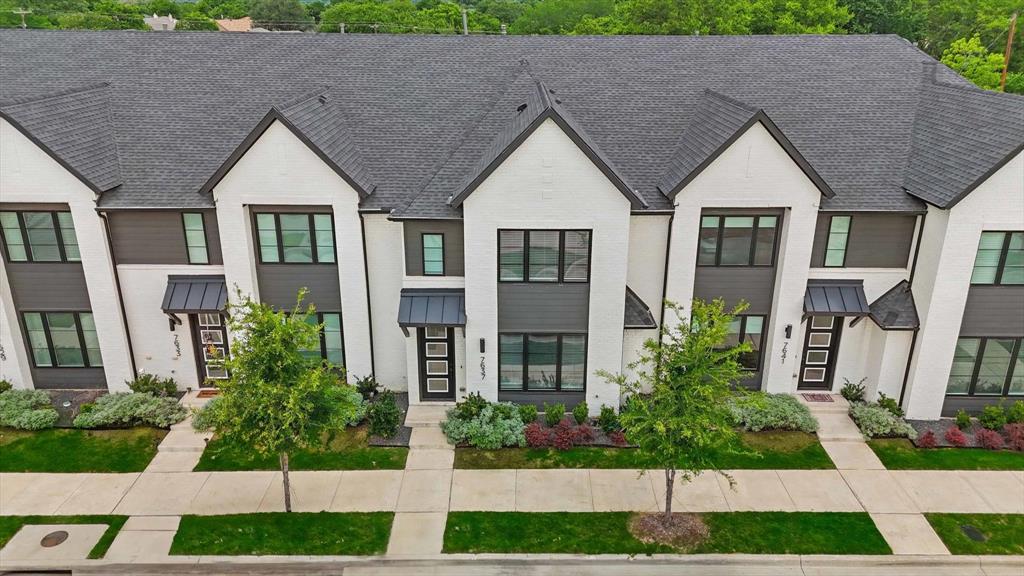 7637 Reis Lane