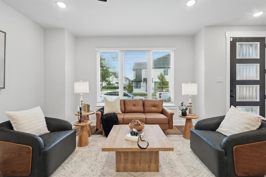 7637 Reis Lane