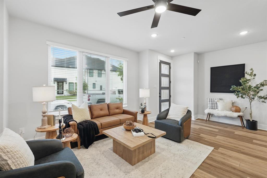 7637 Reis Lane