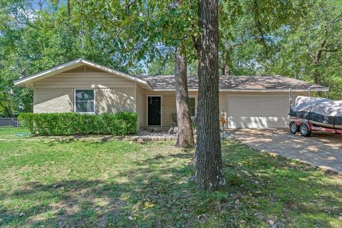 Photo of 1209 Lakeside Drive, Grand Saline, TX 75140 (MLS # 21170393)