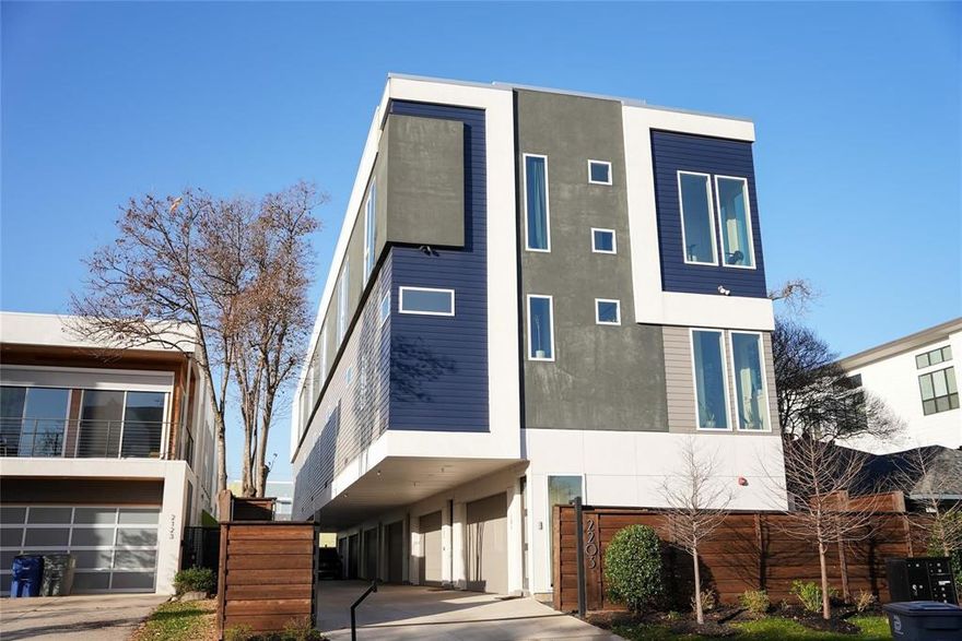 MOVE-IN SPECIAL: NOW OFFERING 3 WEEKS FREE RENT if move in by Dec. 31st!***

Stunning 2-Bedroom, 2.5-Bathroom Modern Home for Lease in Dallas – Style, Comfort & Convenience!

Don't miss the opportunity to lease this absolutely gorgeous 2-bedroom, 2.5-bathroom home located in the heart of Dallas! From the moment you walk in, you'll be greeted by an open-concept floor plan that blends style and functionality, perfect for both entertaining guests and everyday living.

This home is filled with luxury features throughout, including premium flooring, modern fixtures, and sleek stainless steel appliances that bring elegance and sophistication to every space. The kitchen is truly a chef's dream with an oversized island, granite countertops, and plenty of cabinetry, providing the perfect balance of style and convenience.

The spacious bedrooms each offer comfort and privacy, while the bathrooms showcase beautiful finishes and contemporary design. The primary suite includes ample closet space and a spa-like bathroom for the perfect retreat at the end of the day.

Additional features include a washer, dryer, and refrigerator already included, making this home move-in ready! With a bright and inviting atmosphere, high-end details, and thoughtful design, this home has everything you've been looking for.

Step outside and enjoy the vibrant lifestyle Dallas has to offer—close to shopping, dining, entertainment, and major highways for easy commuting.

This incredible property won't last long—schedule your showing today and apply to make it yours before it's gone!