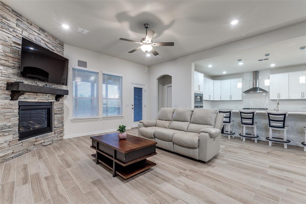 1002 Lakebend Court