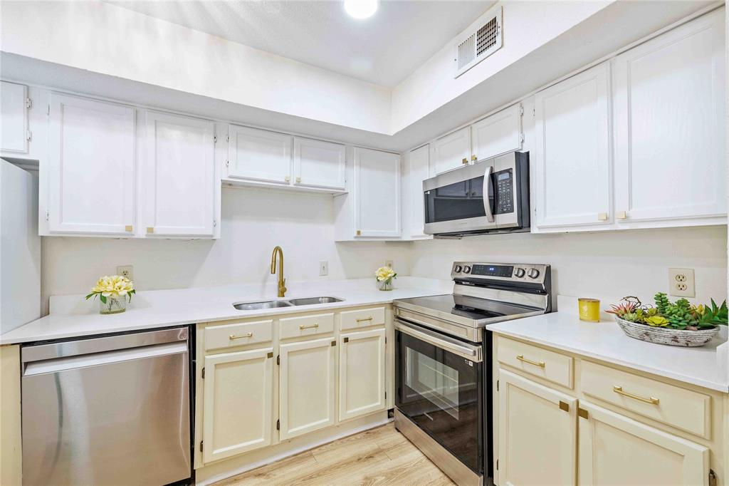 Arlington Oaks Condo - Residential