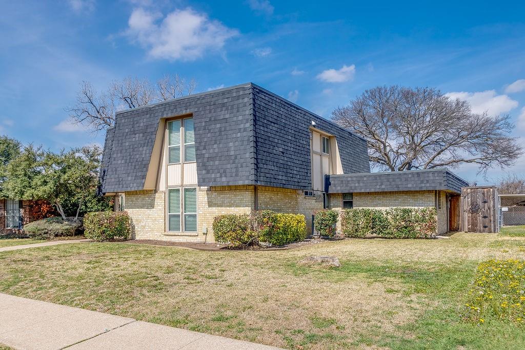 709 Royal Oaks Drive