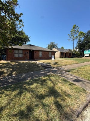614 W WOODARD ST, DENISON, TX 75020 - Image bb967c3a2c8667ae2df21506a4e8809d/1711108891