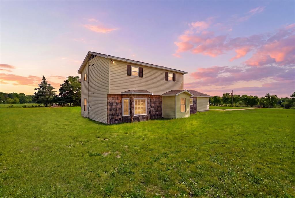 9641 Country Lane