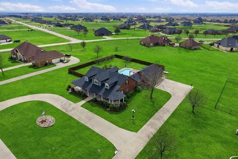 Photo of 1072 West Secretariat Drive, Terrell, TX 75160 (MLS # 21175620)