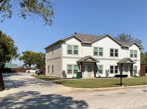 Photo of 207 W Cloud Street #A, Gainesville, TX 76240 (MLS # 21419906)