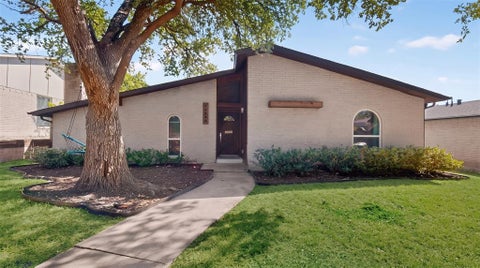 Photo of 10854 Villa Haven Drive, Dallas, TX 75238 (MLS # 21396852)