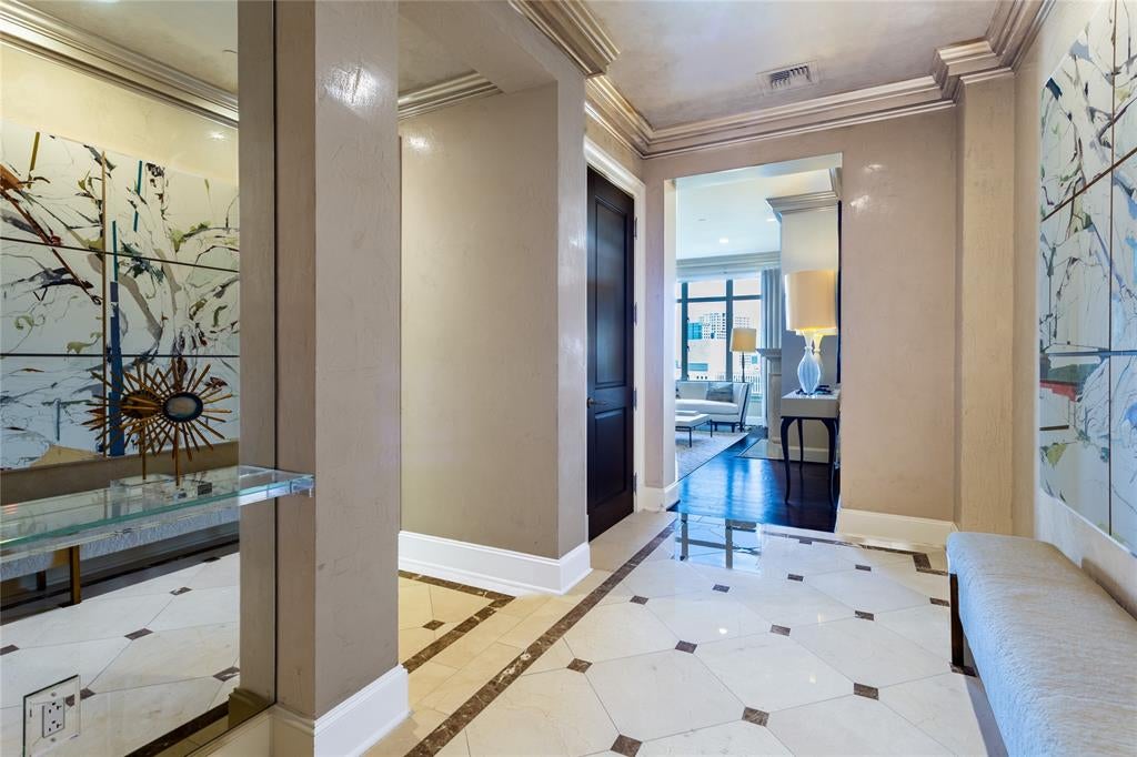 2525 N Pearl Street 1001