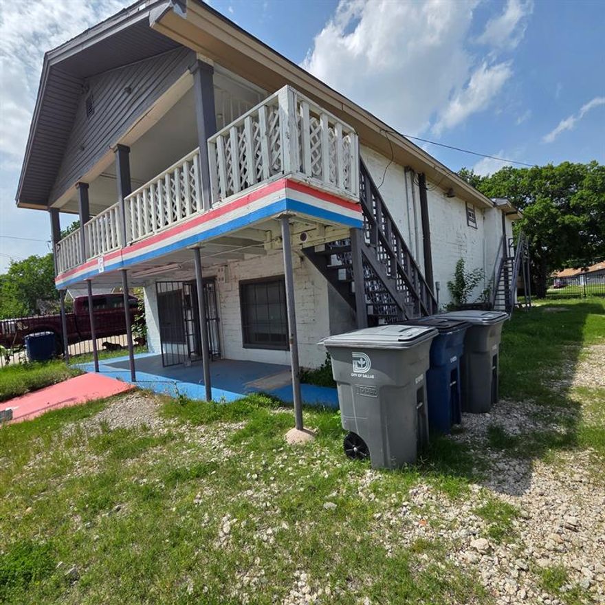Prime West Dallas Trinity Groves Redevelopment opportunity.Existing commercial property in one of Dallas fastest growing area, surrounded by new homes. ideal for investors, builders seeking conversion or teardown potential for residential use. Property SOLD AS IS. Buyer and Buyer Agent verify all measurement.
