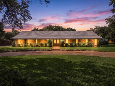 Photo of 214 Oak Creek Circle, McGregor, TX 76657 (MLS # 21338289)