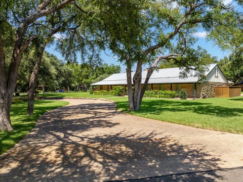Tiny photo for 214 Oak Creek Circle, McGregor, TX 76657 (MLS # 21338289)