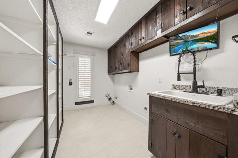 Tiny photo for 214 Oak Creek Circle, McGregor, TX 76657 (MLS # 21338289)