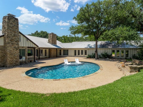 Tiny photo for 214 Oak Creek Circle, McGregor, TX 76657 (MLS # 21338289)