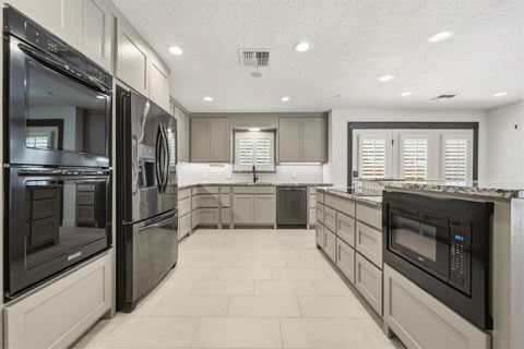 Tiny photo for 214 Oak Creek Circle, McGregor, TX 76657 (MLS # 21338289)