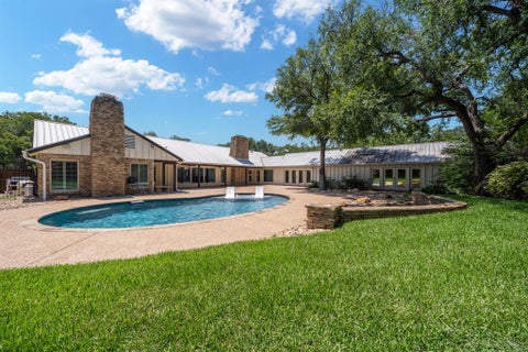Tiny photo for 214 Oak Creek Circle, McGregor, TX 76657 (MLS # 21338289)