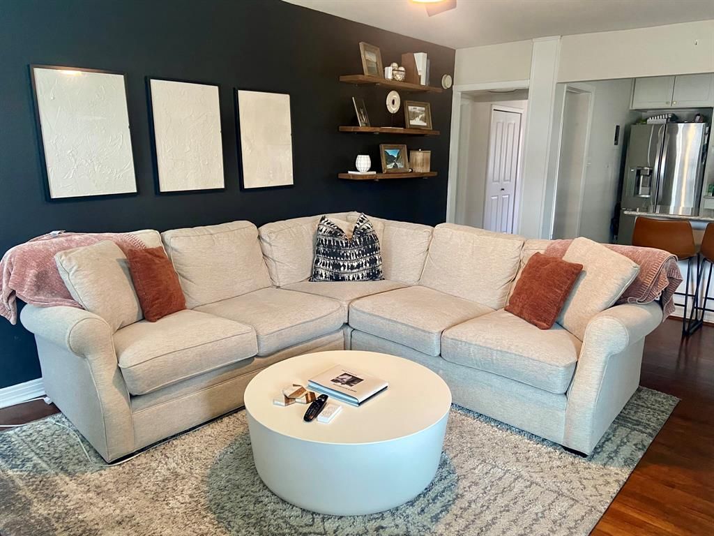 Photo of 2817 Ryan Place Drive, Fort Worth, TX 76110 (MLS # 21127192)