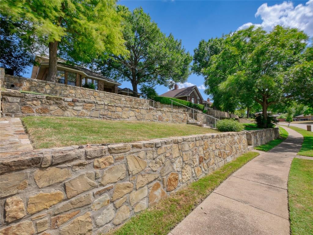 3706 Queenswood Lane