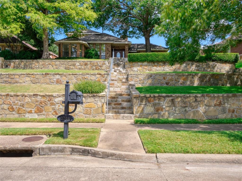 3706 Queenswood Lane